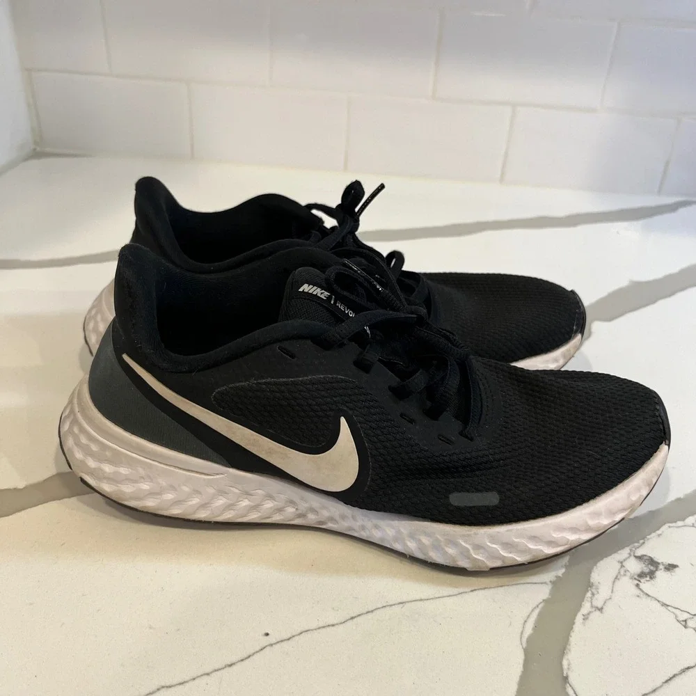 Nike Revolution 5 Mens Running Shoes Black White BQ3207-002 Size 7.5